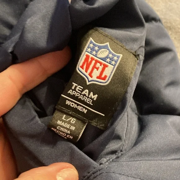 Women’s large patriots NFL apparel reversible winter vest - Picture 5 of 5